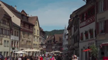 26 Temmuz 2024. Stein am Rhein, İsviçre. Stein am Rhein ist eine Kleinstadt westlich des Bodensee im Nordosten der Schweiz. İsviçre 'nin kuzeydoğusundaki Constance Gölü' nün batısında küçük bir kasaba.