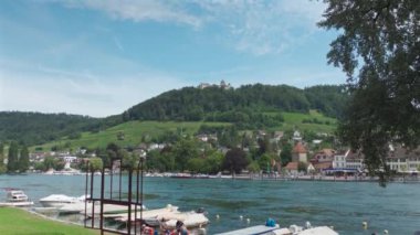 Stein am Rhein, İsviçre. Stein am Rhein ist eine Kleinstadt westlich des Bodensee im Nordosten der Schweiz. İsviçre 'nin kuzeydoğusundaki Constance Gölü' nün batısında küçük bir kasaba.. 