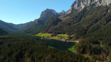HIntersee bei Ramsau Luftaufnahme im Herbst, Deutschland, Bayern 'de. Ramsauer Ache meyveli Ferchensee oder Forchensee grosser See in der Gemeinde Ramsau im Berchtesgadener Land in Germany, Bavyera. 