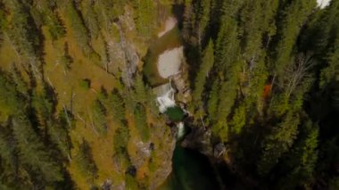 Katholische Bergkapelle Maria Hilf im Valepp, Gemarkung Deutschland, Bayern Luftaufnahme. Valepp, Almanya 'daki Katolik dağ şapeli Maria Hilf, Bavyera Havacılık manzaralı. Valepp Wasserfall