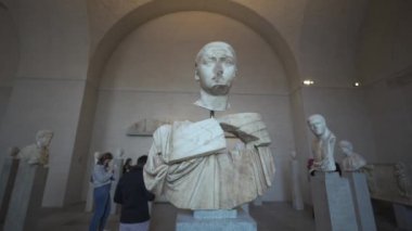 14 Ocak 2024. Münih, Almanya. Innenraum Glyptothek und Ausstellungen im Inneren in Munchen am Konigsplatz, Deutschland. Munchener Glyptothek. Glyptothek Münih antik heykel koleksiyonu. 
