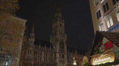 20 Aralık 2023. Münih, Almanya. Ufaklık Christkindlmarkt ben Marienplatz. Tanrı aşkına, Mark. Klassische Christkindlmarkt. Weihnachtsmarkt, Münih, Deutschland 'da. Almanya 'da Noel Fuarı. 