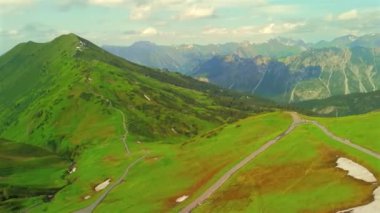 Riezler Alpsee yapay bir göl güzel bir dağ gölü Kanzelwand dağı ve Fellhorn. Gipfel Kanzelwand. Allgauer Alpen. Riezler Alpsee 'nin resimli görüntüsü, Solda Rote Asa, sağda Fellhorn 