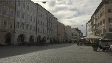 1 Mart 2024. Rosenheim, Almanya. Rosenheimer Altstadtblick. Rosenheim Altstadt Deutschland, Bayern. Rosenheim 'daki tarihi binalar. Innenstadt Max-Josef-Platz Rosenheim 'da. 