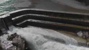 Lechfall şelalesi, Fussen yakınlarındaki Lech nehri, Ostallgaeu, Allgaeu, Swabia, Bavyera, Almanya, Avrupa. Gedenkstein Via Claudia Augusta. Maxsteg Fussen. Wehr WKW Mangfall. Kral Max İskelesi. 