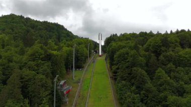 Stillachtal bei Oberstdorf Luftaufnahme 'yi es geç. Almanya 'nın Bavyera eyaletinde yer alan Obersdorf' tan kayak manzaralı bir yer. Heini Klopfer Skiflugschanze Blick Schanzentisch Bayern, Almanya