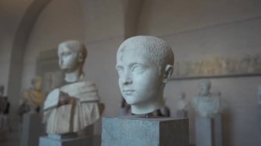 14 Ocak 2024. Münih, Almanya. Innenraum Glyptothek und Ausstellungen im Inneren in Munchen am Konigsplatz, Deutschland. Munchener Glyptothek. Glyptothek Münih antik heykel koleksiyonu. 