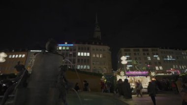 20 Aralık 2023. Münih, Almanya. Ufaklık Christkindlmarkt ben Marienplatz. Tanrı aşkına, Mark. Klassische Christkindlmarkt. Weihnachtsmarkt, Münih, Deutschland 'da. Almanya 'da Noel Fuarı. 