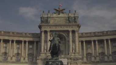 Bronz atlı prens Eugene, Heldenplatz, Viyana, Avusturya 'da Prinz Eugen Reiterdenkmal olarak bilinir. Prens Eugenes 'in mirasını sembolize eden tarihi anıt, karmaşık sanatsal ayrıntılarla işlenmiş.