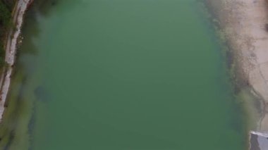 Obersee und Mittersee bei Bad Faulenbach in Fuessen, Deutschland Luftaufnahme. Urlaub im Allgaeu. Oberseebad Bad Faulenbach Fussen, Almanya 'da ilkbahar sisinde hava manzarası. 