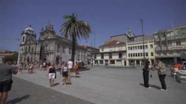 20 Ağustos 2023. Porto, Portekiz. Aslan Çeşmesi. Fonte dos Leos. Oporto 'daki Aslanlar Çeşmesi. Gomes Teixeira Meydanı ve Aslanlar Çeşmesi. Fonte dos Leones. Üniversite do Porto. 