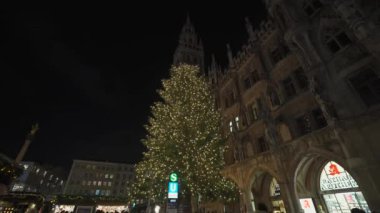 20 Aralık 2023. Münih, Almanya. Ufaklık Christkindlmarkt ben Marienplatz. Tanrı aşkına, Mark. Klassische Christkindlmarkt. Weihnachtsmarkt, Münih, Deutschland 'da. Almanya 'da Noel Fuarı. 