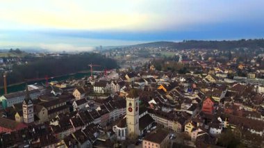 St. Johann ist evangelische Kirche Altstadt von Schaffhausen, Schweiz Luftaufnahme 'de. St. Johann Schaffhausen Kilisesi, İsviçre 'de kışın sıcak hava manzaralı. Eski kentte cazibeler. 
