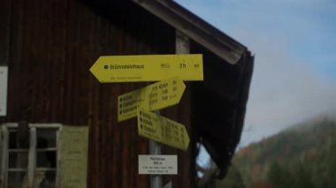 Almanya, Oberaudorf yakınlarındaki patikaları, detaylı yön bulma işaretlerini, yol noktalarını ve mesafe işaretlerini araştırın. Ormanlarda, dağlarda ve ulusal parklarda, güvenli ve verimli seyrüsefer rehberleri.. 