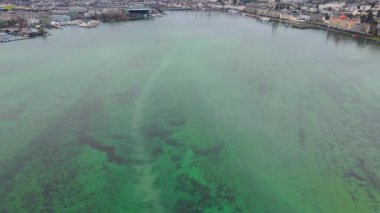Vierwaldstaettersee, See in der Schweiz, Luzern Luftaufnahme im Herbst bei bewoelktem Wetter. Lac des Quatre-Cantons, Lago dei Quattro Cantoni, Lago di Lucerna, Lai dals Quatter Chantuns hava manzaralı 