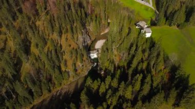 Katholische Bergkapelle Maria Hilf im Valepp, Gemarkung Deutschland, Bayern Luftaufnahme. Valepp, Almanya 'daki Katolik dağ şapeli Maria Hilf, Bavyera Havacılık manzaralı. Valepp Wasserfall