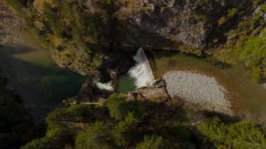 Katholische Bergkapelle Maria Hilf im Valepp, Gemarkung Deutschland, Bayern Luftaufnahme. Valepp, Almanya 'daki Katolik dağ şapeli Maria Hilf, Bavyera Havacılık manzaralı. Valepp Wasserfall