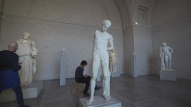 14 Ocak 2024. Münih, Almanya. Innenraum Glyptothek und Ausstellungen im Inneren in Munchen am Konigsplatz, Deutschland. Munchener Glyptothek. Glyptothek Münih antik heykel koleksiyonu. 