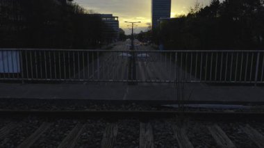 Terk edilmiş Münih Olimpiyat Stadyumu, Almanya. 1972 Yaz Olimpiyatları için Bahn 'ı inşa etti, şimdi çalışmıyor. Münih, Deutschland 'deki Olympiapark yakınlarında hayalet istasyon. S-Bahn Geisterbahnhof
