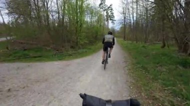 Radtouren im Gruenwalder Forst, Forstenrieder Park und Perlacher Forst Muenchen, Deutschland 'da. RadWanderwege, Perlacher Ormanı 'nda. Münih 'teki Perlacher Forst' ta bisiklet turu.. 