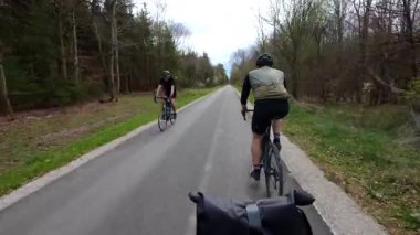 Radtouren im Gruenwalder Forst, Forstenrieder Park und Perlacher Forst Muenchen, Deutschland 'da. RadWanderwege, Perlacher Ormanı 'nda. Almanya, Münih yakınlarındaki orman yolu macerası. 