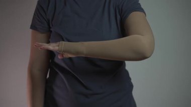 Sıkıştırma kolu. Sıkıştırılmış çorap ürünleri. Varisli damarların, trombozun, trombofil iltihabının ve venöz terapinin kol tedavisi için tıbbi çoraplar. Klinik örgü giysileri. Lympedema, Artrit. 