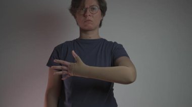 Varis, lenf iltihabı, eklem iltihabı, tenis dirseği, trombofil ve trombofil iltihabını desteklemek için sıkıştırma kolu. Klinik örgüler. Sıkıştırılmış çorap. Ameliyattan sonra tromboza karşı terapi. 