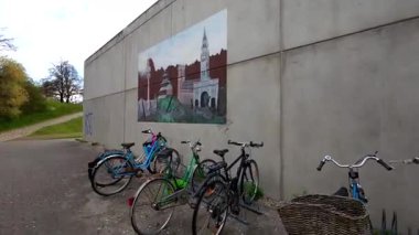 13 Nisan 2025. Münih, Almanya. Studentenviertel Oberwiesenfeld, Almanya 'nın Münih Olimpiyatları' nda yer alan bir öğrenci yerleşkesi. Münih 'te Öğrenci Wohnungen. 