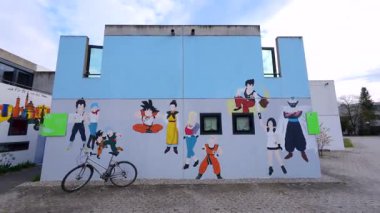 13 Nisan 2025. Münih, Almanya. Studentenviertel Oberwiesenfeld, Almanya 'nın Münih Olimpiyatları' nda yer alan bir öğrenci yerleşkesi. Münih 'te Öğrenci Wohnungen. 