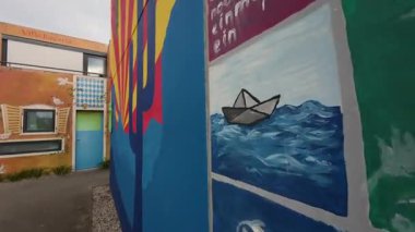 13 Nisan 2025. Münih, Almanya. Studentenviertel Oberwiesenfeld, Almanya 'nın Münih Olimpiyatları' nda yer alan bir öğrenci yerleşkesi. Münih 'te Öğrenci Wohnungen. 