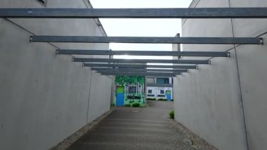 13 Nisan 2025. Münih, Almanya. Studentenviertel Oberwiesenfeld, Studentendorf oder Olydorf im Olympiapark ist eine Studentenwohnanlage in Muenchen, Deutschland. Olympische Dorf n Munchen. 