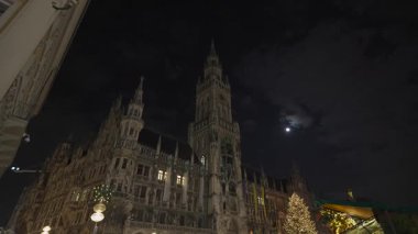 20 Aralık 2023. Münih, Almanya. Ufaklık Christkindlmarkt ben Marienplatz. Tanrı aşkına, Mark. Klassische Christkindlmarkt. Weihnachtsmarkt, Münih, Deutschland 'da. Almanya 'da Noel Fuarı. 