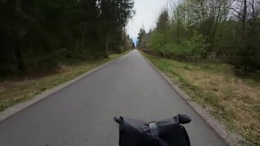 Radtouren im Gruenwalder Forst, Forstenrieder Park und Perlacher Forst Muenchen, Deutschland 'da. RadWanderwege, Perlacher Ormanı 'nda. Almanya, Münih yakınlarındaki orman yolu macerası. 