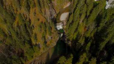 Katholische Bergkapelle Maria Hilf im Valepp, Gemarkung Deutschland, Bayern Luftaufnahme. Valepp, Almanya 'daki Katolik dağ şapeli Maria Hilf, Bavyera Havacılık manzaralı. Valepp Wasserfall