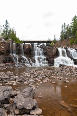 Gooseberry 'nin manzarası bulutlu bir günde Duluth, Minnesota' da. Duluth, Minnesota 'da yüksek kaliteli bir fotoğraf..