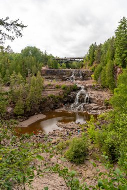 Gooseberry 'nin manzarası bulutlu bir günde Duluth, Minnesota' da. Duluth, Minnesota 'da yüksek kaliteli bir fotoğraf..