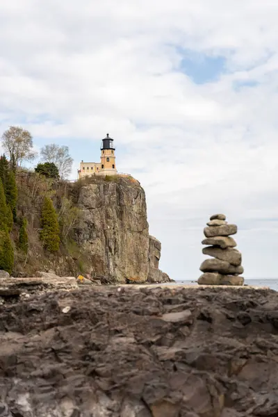 stock image A beautiful view of Split Rock Lighthouse on the rocky coast of Lake Superior. A high-quality photo of water, lakes, rocks, trees, and plants taken in Duluth, North Shore, Lake Superior, Minnesota.