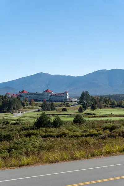 stock image A beautiful Fall, Autumn view of the Mt. Washington Hotel Resort with mountains in the background. A high-quality photo taken in White Mountain National Forest, New Hampshire.