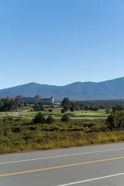 stock image A beautiful Fall, Autumn view of the Mt. Washington Hotel Resort with mountains in the background. A high-quality photo taken in White Mountain National Forest, New Hampshire.