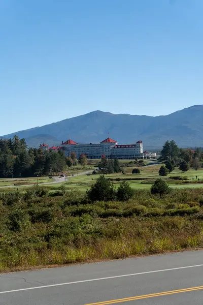 stock image A beautiful Fall, Autumn view of the Mt. Washington Hotel Resort with mountains in the background. A high-quality photo taken in White Mountain National Forest, New Hampshire.