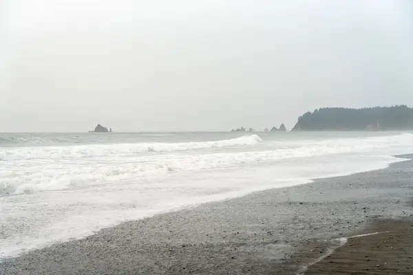 stock image A beautiful view of giant rocks and ocean at Rialto Beach on a cloud day. A high-quality photo taken at Rialto Beach Olympic National Park, Washington state.