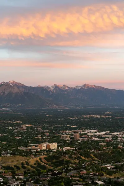 stock image Stunning sunset views of the Salt Lake Valley and the Wasatch Range from atop Ensign Peak. A high-quality photo taken in Salt Lake City, Utah.