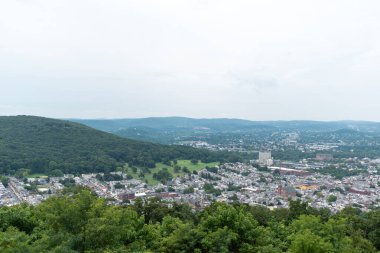 Reading 'in manzarası, Pagoda Dağı' nın tepesinden PA. Reading, Pennsylvania yakınlarında çekilmiş kaliteli bir fotoğraf..