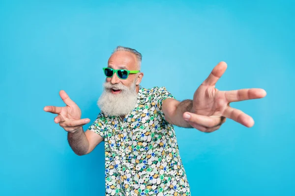 Foto Pensionista Velhice Engraçado Avô Machão Usar Camisa Verão Óculos — Fotografia de Stock