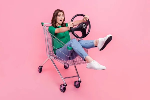 Photo Funky Lady Sit Trolley Imagine Can Drive Ride Supermarket — Stock Photo, Image