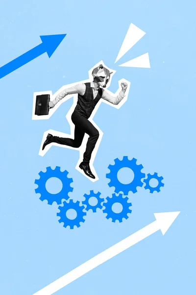 垂直コラージュ写真の実行中のジャンプ男黒白ガンマアライグマ頭の描画矢印上の構成ギアシンボル — ストック写真