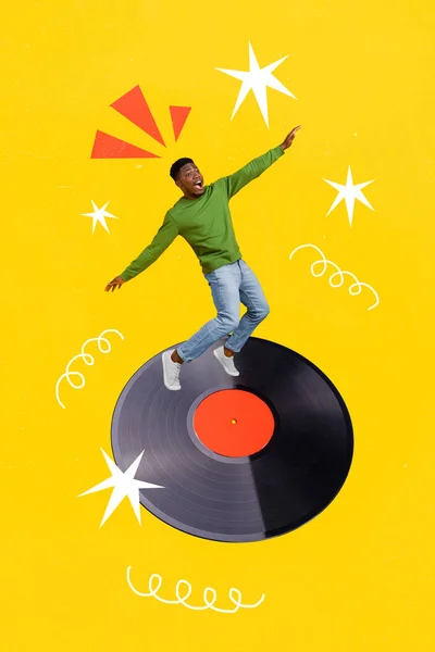 縦コラージュポートレートの興奮屈託のない男ダンス大レコード絶縁上の描画黄色の背景 — ストック写真