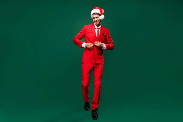 Φωτογραφία Του Χαριτωμένο Γλυκό Santa Claus Τύπος Ντυμένος Κόκκινο Σακάκι — Φωτογραφία Αρχείου