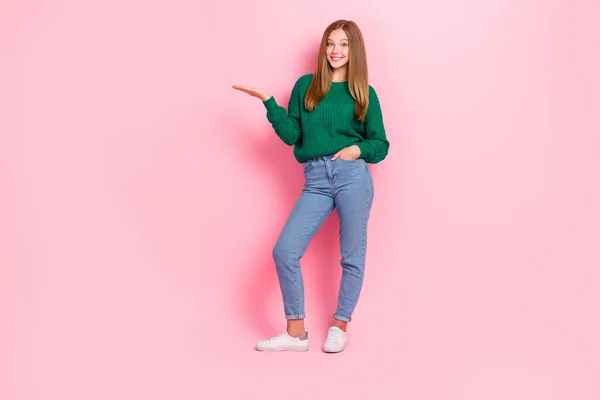 Foto Comprimento Total Adorável Doce Jovem Senhora Desgaste Verde Suéter — Fotografia de Stock