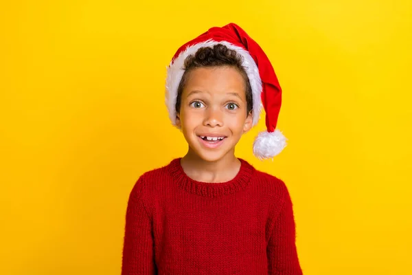 Foto Retrato Adorable Pequeño Alumno Emocionado Listo Ropa Navidad Moda —  Fotos de Stock